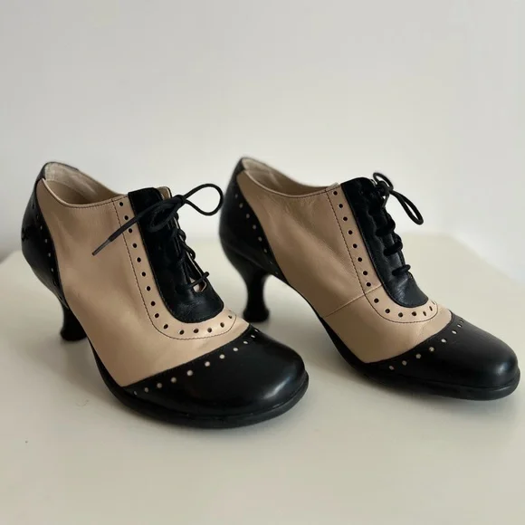 John Fluevog Brogue Heels - Picture 2 of 11